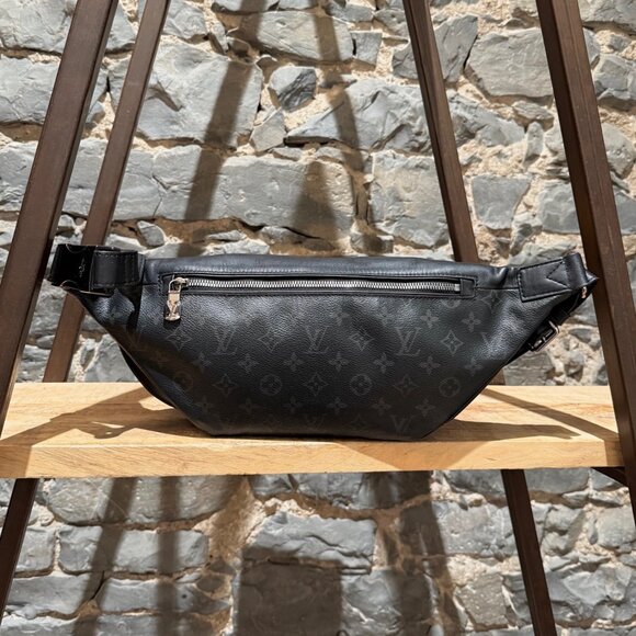 Louis Vuitton 2020 Black Eclipse Monogram Discovery Bumbag - Picture 2 of 15